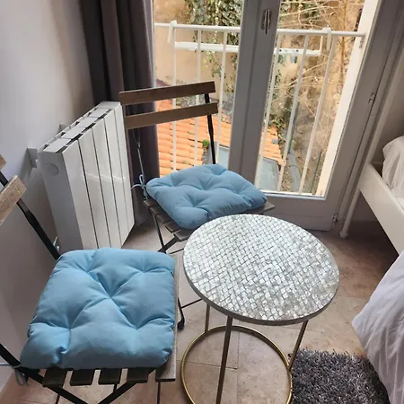 Le Des Fontetes Apartment *